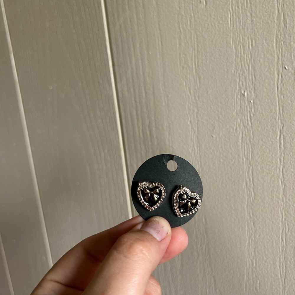 NEW small shop black Heart Shaped bow Stud Earrings